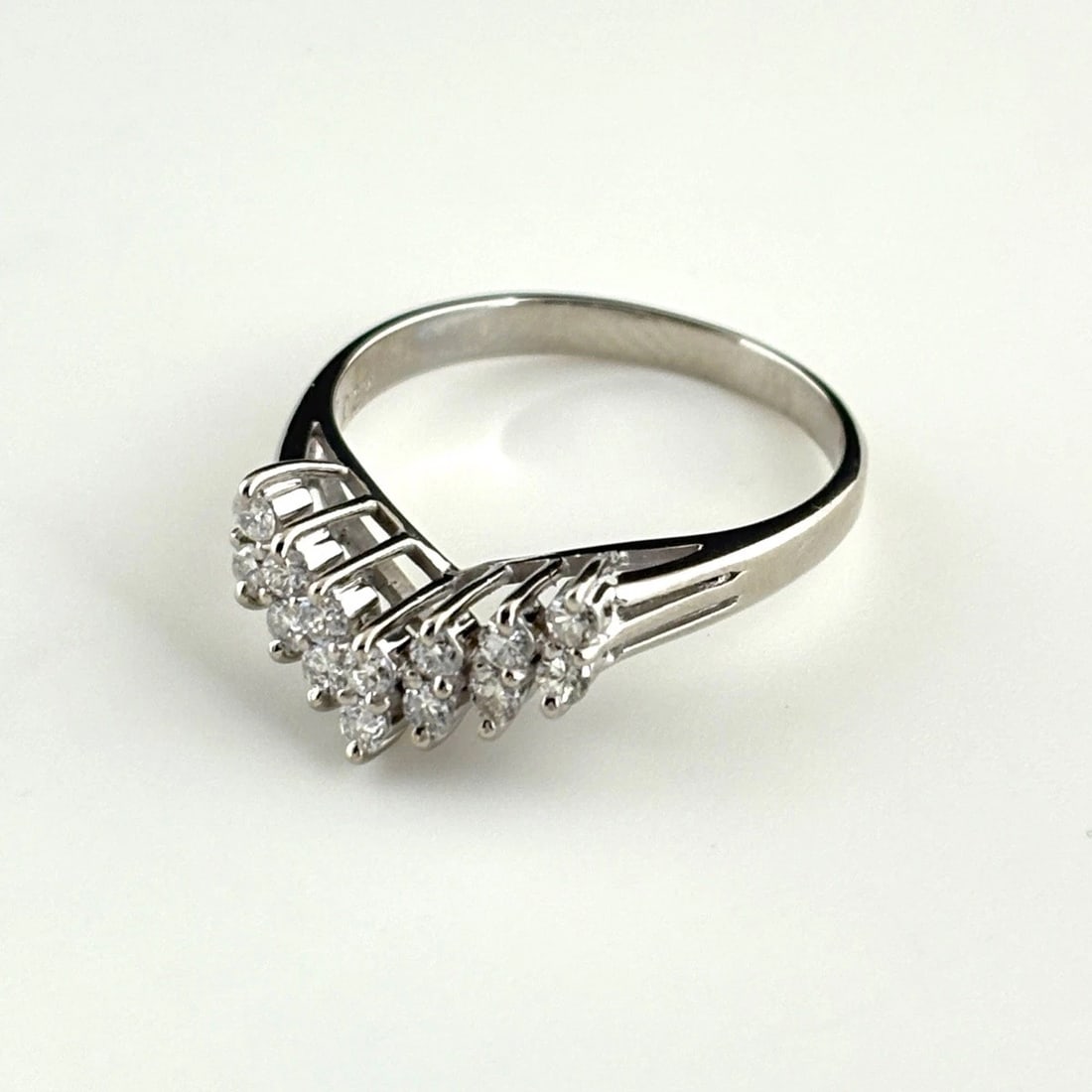 MELEE DIAMOND DESIGN RING PLATINUM PT900: Melee Diamond Design Ring Platinum Pt900 Brand: Unbranded Type: Ring Material: Pt900, Color: Platinum Size: US 7 to 7.5 Accessories: None Accessories Notice: When purchasing pre-owned good