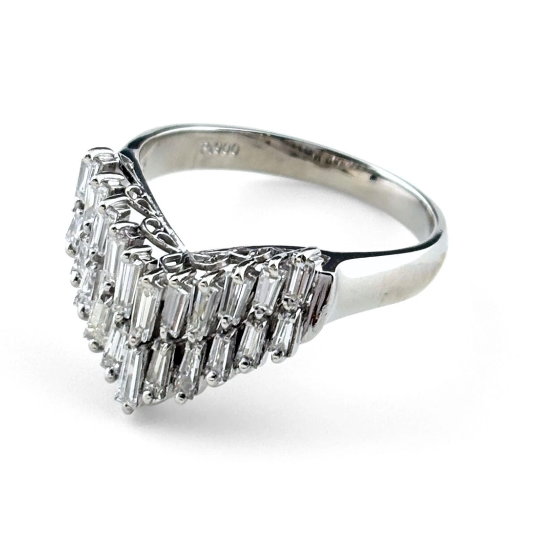 MELEE DIAMOND DESIGN RING PLATINUM PT900: Melee Diamond Design Ring Platinum Pt900 Brand: Unbranded Type: Ring Material: Pt900, Color: Platinum Size: US 8.5 Accessories: None Accessories Notice: When purchasing pre-owned goods, please refer