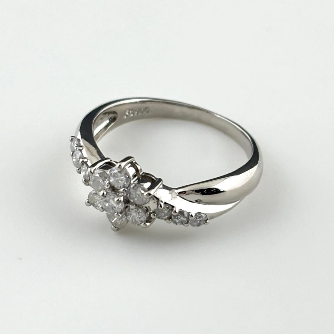 MELEE DIAMOND DESIGN RING PLATINUM PT900: Melee Diamond Design Ring Platinum Pt900 Brand: Unbranded Type: Ring Material: Pt900, Color: Platinum Size: US 6 Accessories: None Accessories Notice: When purchasing pre-owned goods, please refer to