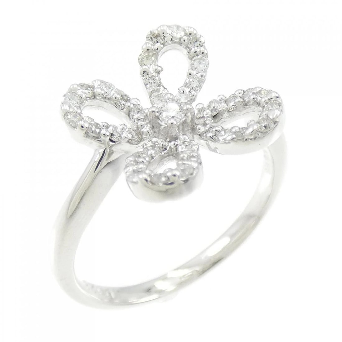 K18WG FLOWER DIAMOND RING: K18WG Flower Diamond Ring Brand: Unbranded Type: Diamond Ring Material: 18k White Gold, Main Stone/Creation Natural Color: White Gold Size: US 6 1/4 Accessories: None Accessories Notice: When