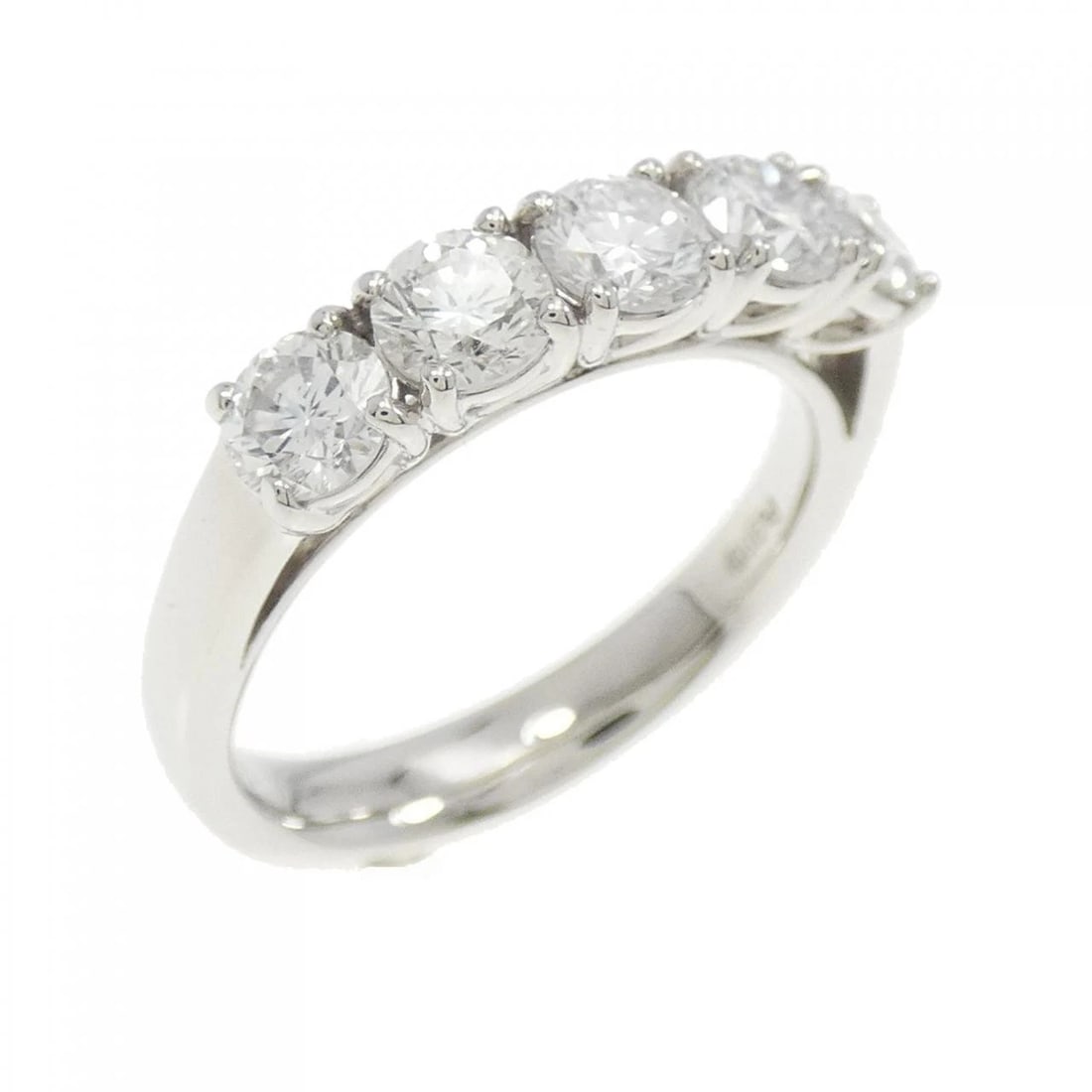 [REMAKE] PT DIAMOND RING: [Remake] PT Diamond Ring Brand: Unbranded Type: Ring With Certificate Material: Platinum, Main Stone/Creation Natural Color: Platinum Size: US 5 3/4 Accessories: None Accessories Notice: W