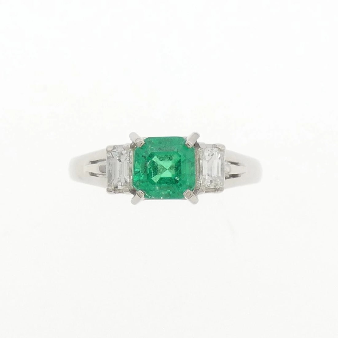 PT900 EMERALD RING - 2