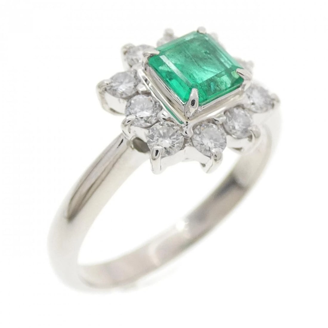 PT900 EMERALD RING: PT900 Emerald Ring Brand: Unbranded Type: Emerald Ring Material: Platinum900, Main Stone/Creation Emerald Secondary Stone Diamond Color: Platinum Size: US 5 1/4 Accessories: None Accessories Notice: