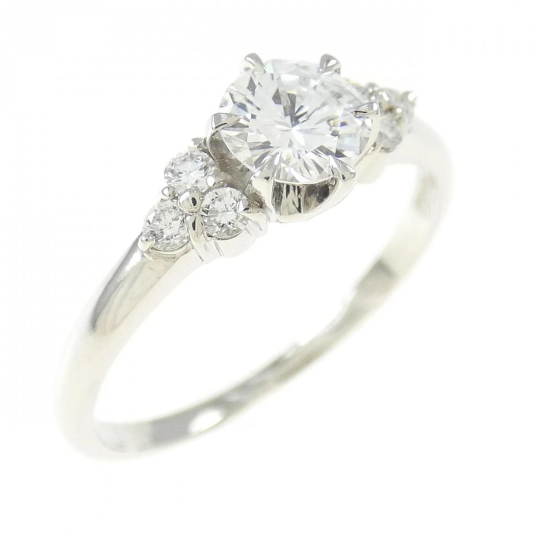 PT900 DIAMOND RING: PT900 Diamond Ring Brand: Unbranded Type: Ring with certificate Material: Platinum900, Main Stone/Creation Natural Color: Platinum Size: US 5.75 Accessories: None Accessories Notice: When purchasing