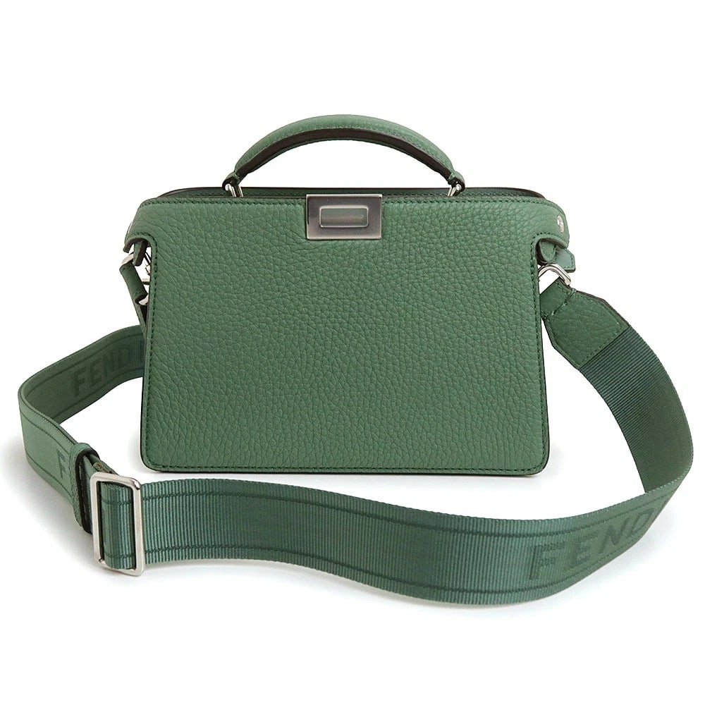 FENDI PEEKABOO ISEEU X-CROSS GREEN: FENDI Peekaboo ISeeU X-Cross Green Brand: FENDI Type: Handbag Material: Roman Leather Color: Toscana (Tuscany) Size: W: 23cm x H: 14cm x D: 6cm Handle: 16cm Accessories: None Accessories N