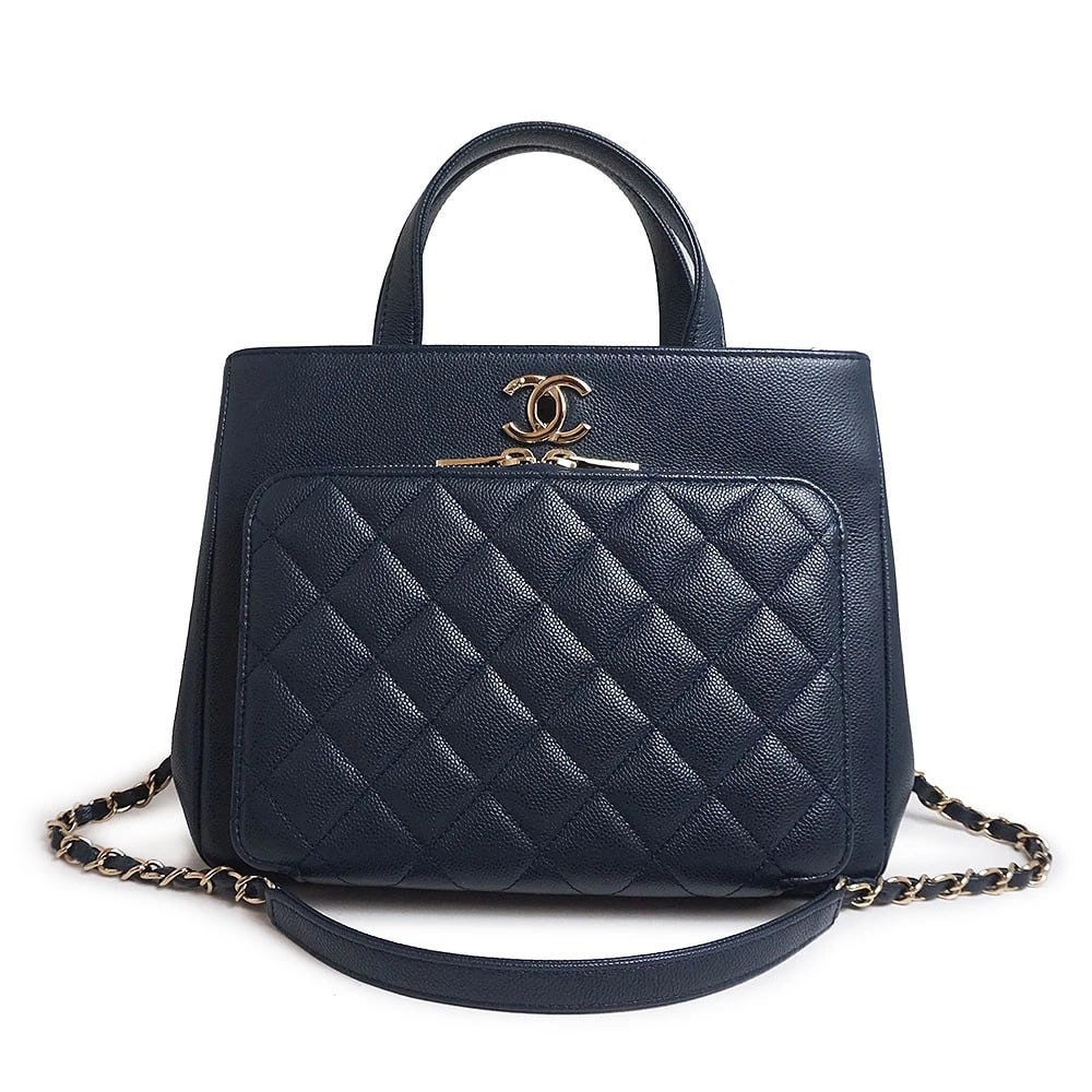 CHANEL AFFINITY SMALL CC MATELASSÉ NAVY: CHANEL Affinity Small CC Matelassé Navy Brand: CHANEL Type: Handbag Material: Caviar Skin Color: Navy Size: W: 26.5cm x H: 20cm x D: 13cm Handle: 26cm Accessories: None Accessories Notice:
