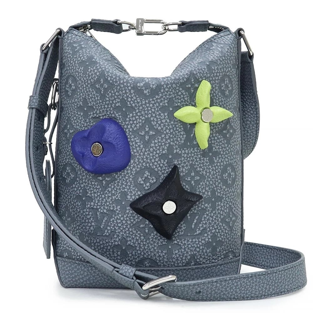 LOUIS VUITTON CLIMBING HOBO CRUISER PM: LOUIS VUITTON Climbing Hobo Cruiser PM Brand: LOUIS VUITTON Type: Handbag Material: Taurillon Leather Color: Gray Size: W: 21cm x 15cm x H: 24cm x D: 9cm Accessories: None Accessories Notice: When