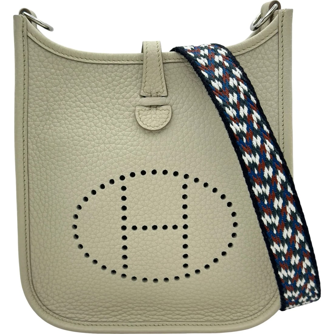 HERMES EVELYNE TPM TAURILLON SHOULDER BAG: HERMES Evelyne TPM Taurillon Shoulder Bag Brand: HERMES Type: Handbag Material: Taurillon Color: Beton // SV Hardware Size: W: 17cm / H: 19cm / D: 4.5cm Accessories: None Accessories Notic