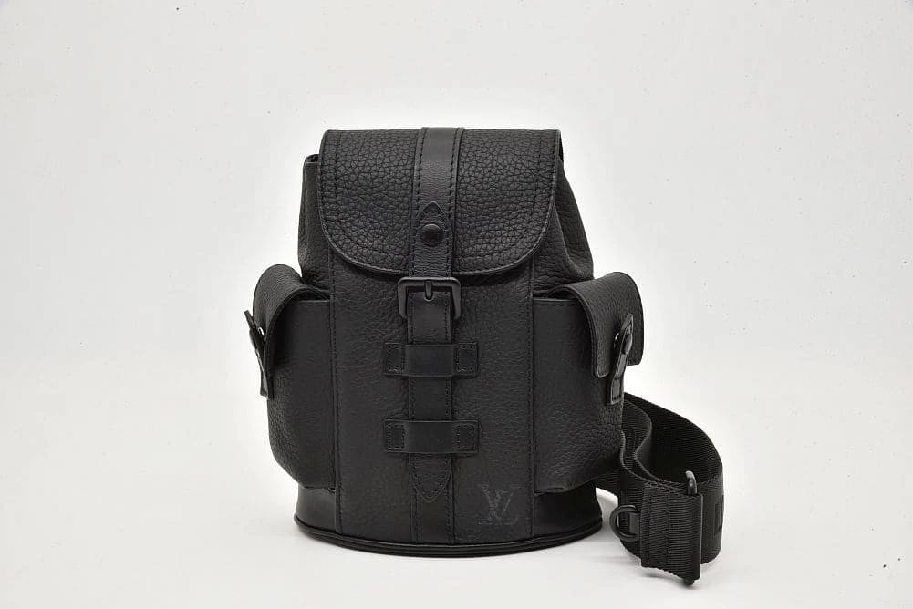 LOUIS VUITTON TRIOMPHE MONOGRAM CHRISTOPHER: Louis Vuitton Triomphe Monogram Christopher Brand: Louis Vuitton Type: Handbag Material: Taurillon Leather Color: Black Size: W15 x H20 x D6cm Accessories: None Accessories Notice: When pu