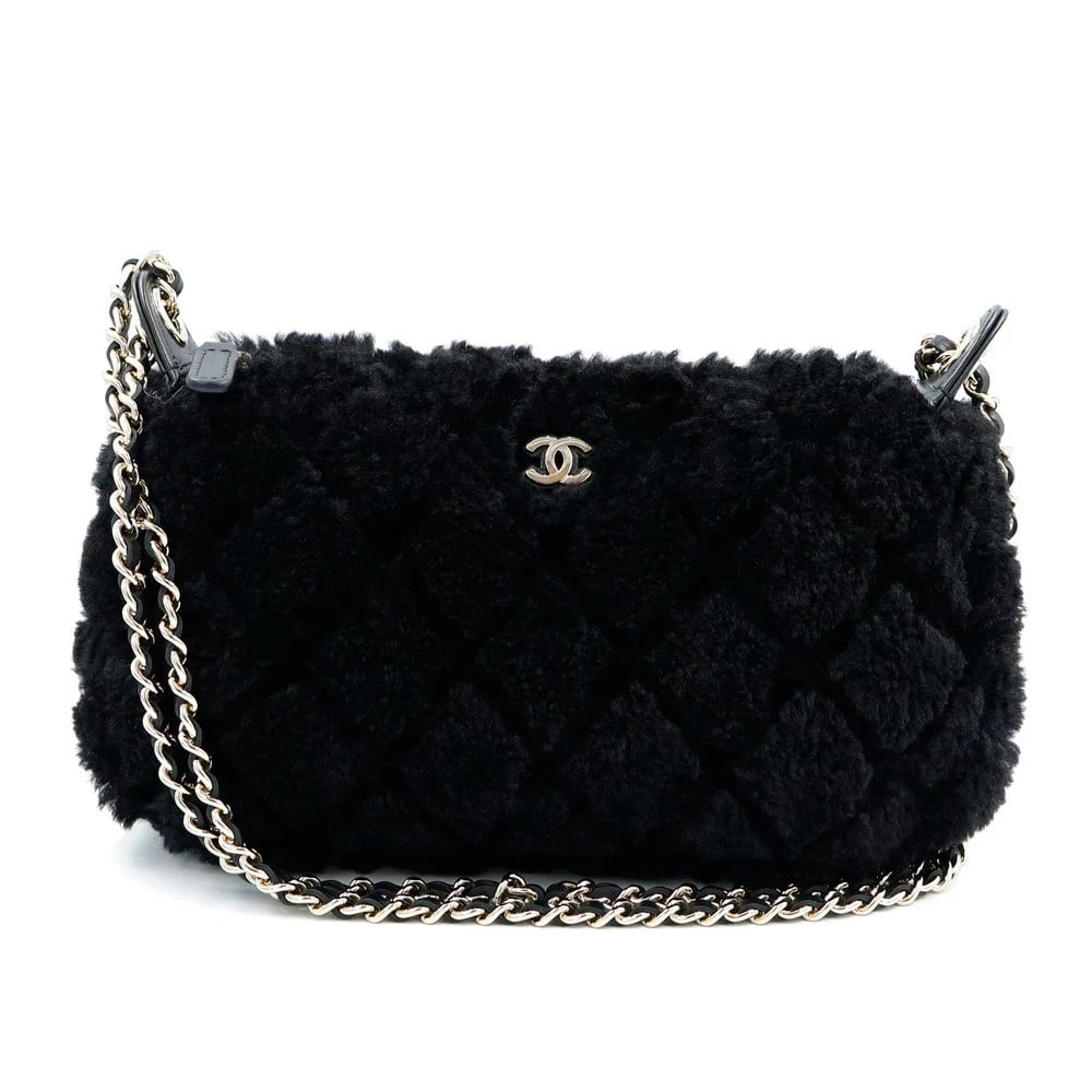CHANEL COCO MARK MATELASSÉ MOUTON SHEEPSKIN: CHANEL Coco Mark Matelassé Mouton Sheepskin Brand: CHANEL Type: Handbag Material: Shearling / Sheepskin (Lambskin) Color: Black Size: W: 24cm x H: 13cm x D: 6cm Accessories: None Accessori