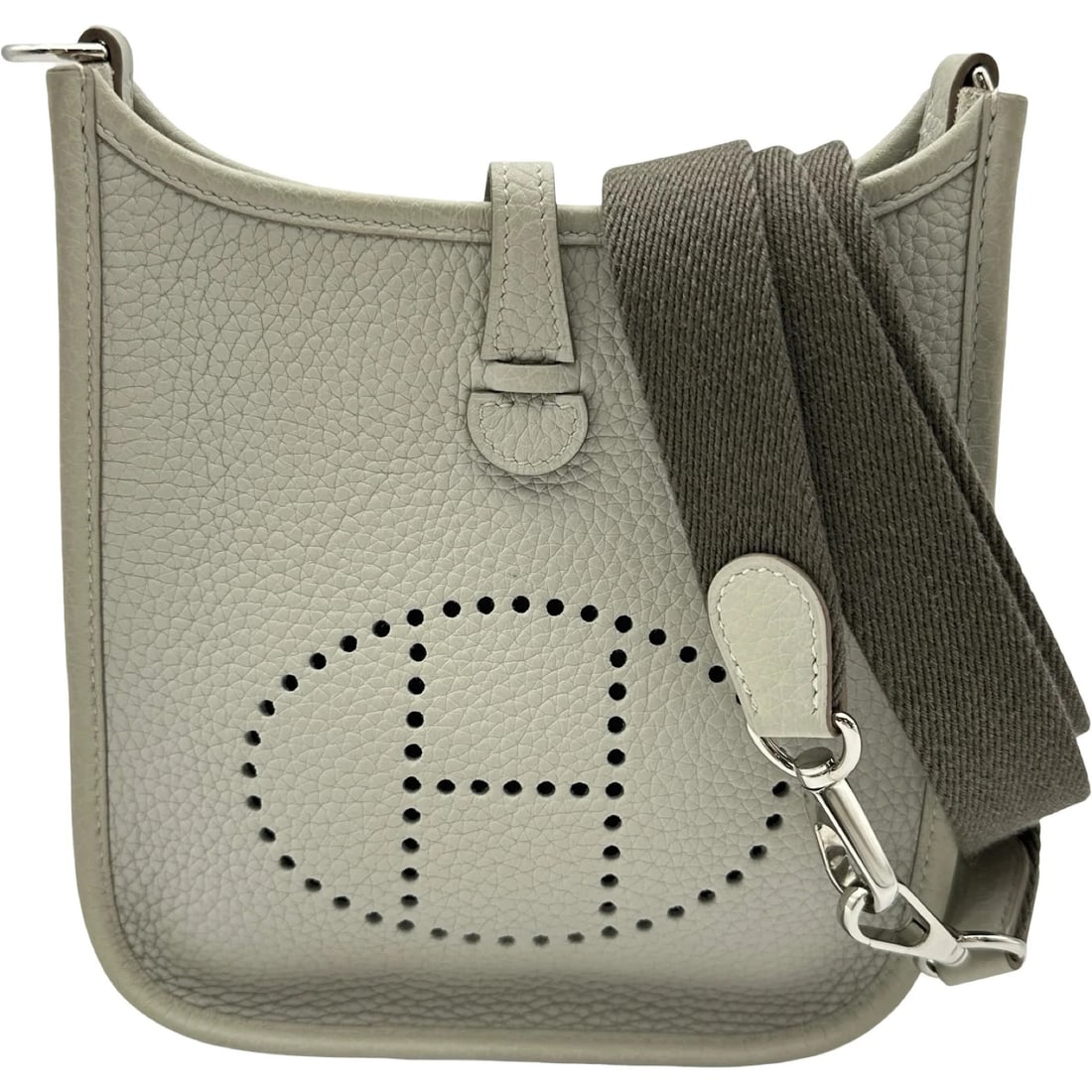 HERMES EVELYNE TPM SHOULDER BAG: HERMES Evelyne TPM Shoulder Bag Brand: HERMES Type: Handbag Material: Taurillon Clemence Color: Griper / SV Hardware Size: W: 16cm / H: 18.5cm / D: 4.5cm Accessories: None Accessories Noti