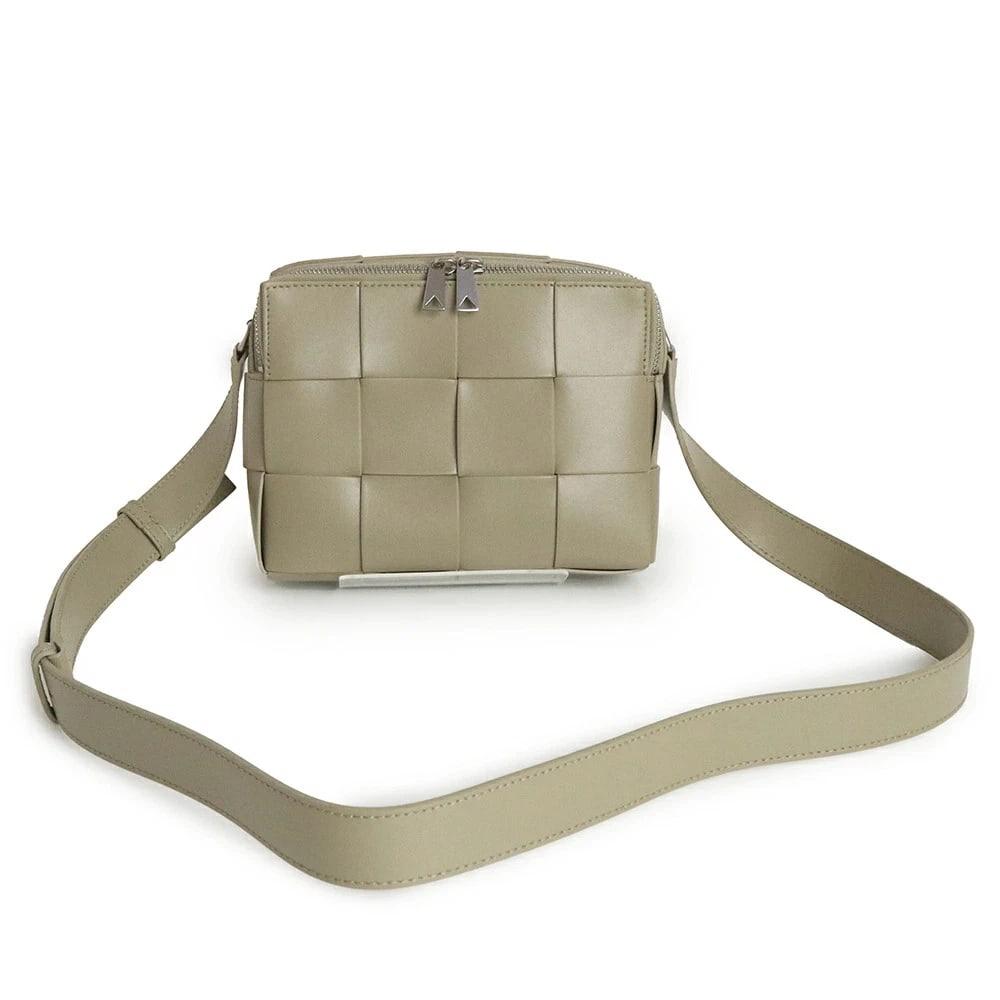 BOTTEGA VENETA SHOULDER BAG CALFSKIN: BOTTEGA VENETA Shoulder Bag calfskin Brand: BOTTEGA VENETA Type: Handbag Material: Calfskin (Cowhide) Color: Greige Size: W: 21cm x H: 17cm x D: 6cm Accessories: None Accessories Notice: W