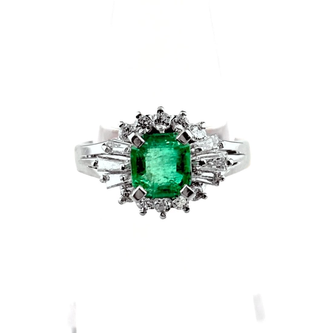 EMERALD DESIGN RING PLATINUM MELEE DIAMOND: Emerald Design Ring Platinum Melee Diamond Brand: Unbranded Type: Ring Material: Pt900, Main Stone/Creation Emerald Color: Platinum Size: US 4.5 to 5 Accessories: None Accessories Notice:
