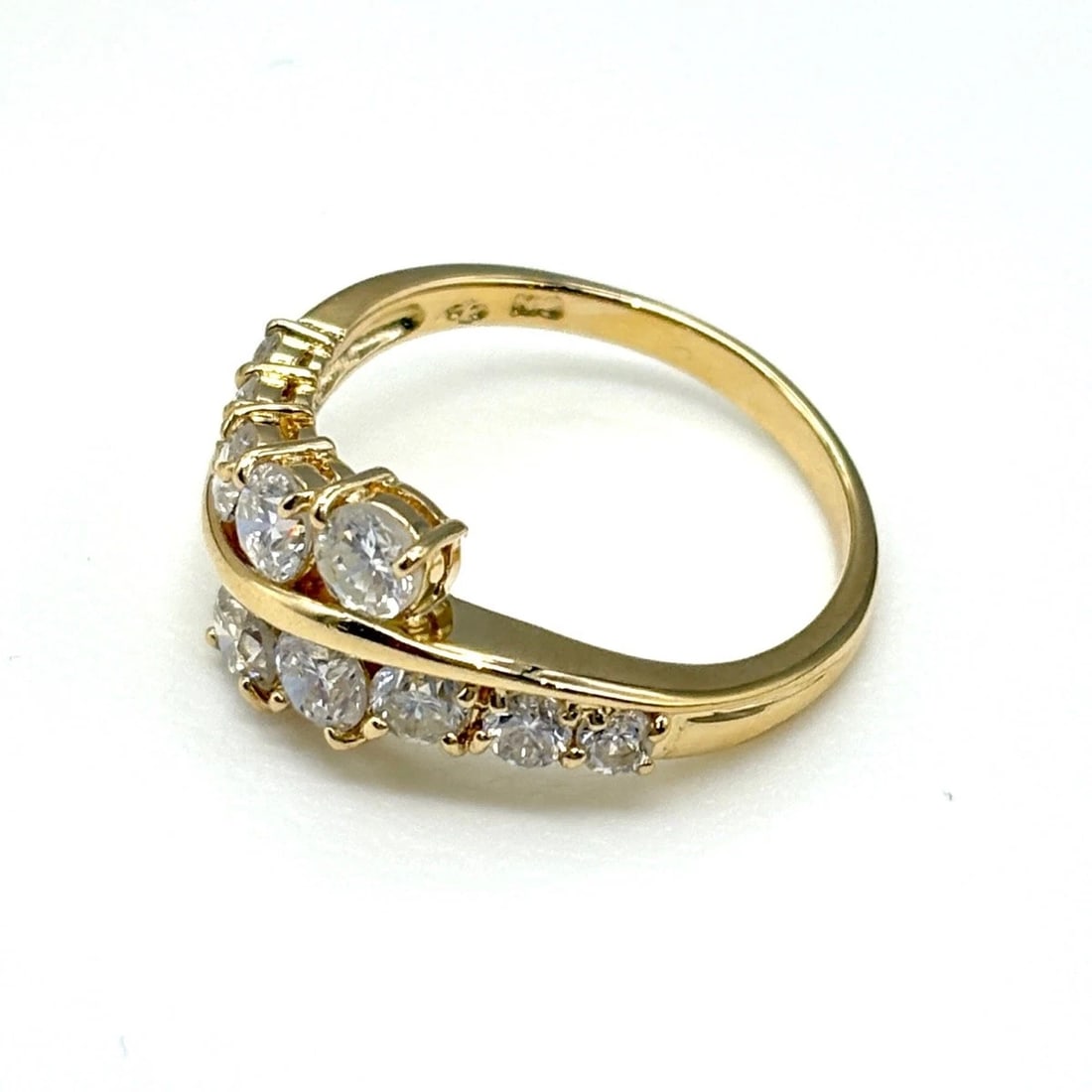 MELEE DIAMOND DESIGN RING YELLOW GOLD: Melee Diamond Design Ring Yellow Gold Brand: Unbranded Type: Ring Material: 18K, Color: YellowGold Size: US 6 Accessories: None Accessories Notice: When purchasing pre-owned goods, please