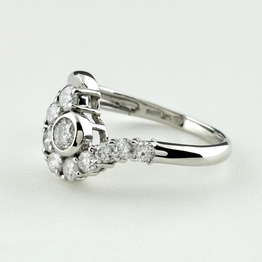DIAMOND DESIGN RING PLATINUM PT900: Diamond Design Ring Platinum Pt900 Brand: Unbranded Type: Ring Material: Pt900, Color: none Size: US 6.5 to 7 Accessories: None Accessories Notice: When purchasing pre-owned goods, please