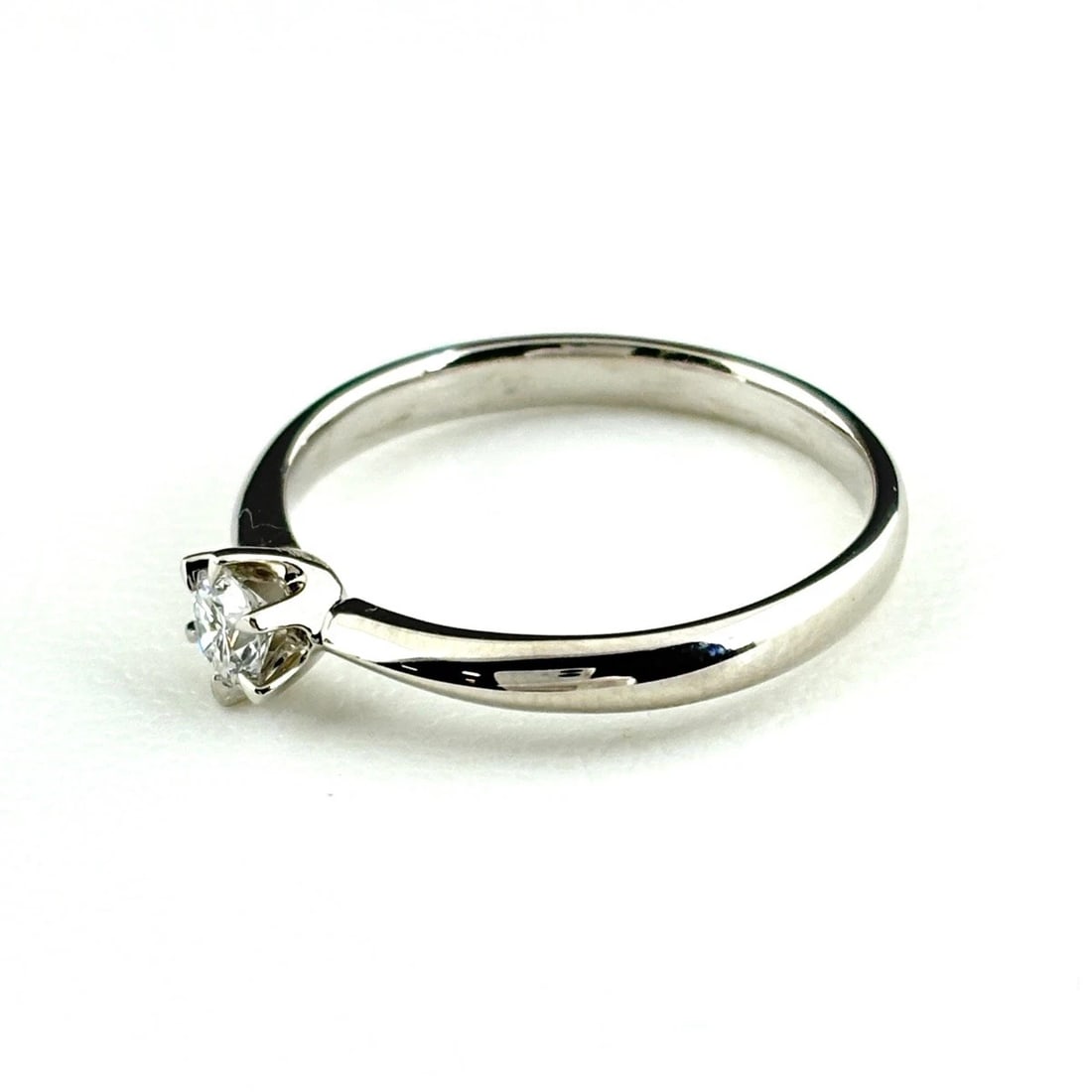 DIAMOND DESIGN RING PLATINUM PT900: Diamond Design Ring Platinum Pt900 Brand: Unbranded Type: Ring Material: Pt900, Color: Platinum Size: US 6.5 Accessories: None Accessories Notice: When purchasing pre-owned goods, please r