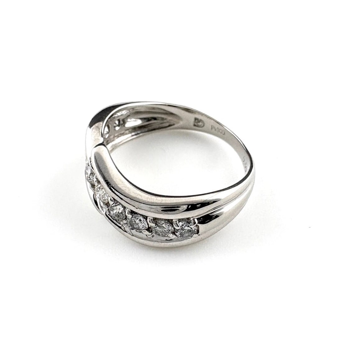 MELEE PARK DESIGN NECK PLATINUM PT900: Melee Park Design Neck Platinum Pt900 Brand: Unbranded Type: Ring Material: Pt900, Color: Platinum Size: US 5.5 Accessories: None Accessories Notice: When purchasing pre-owned goods, pleas