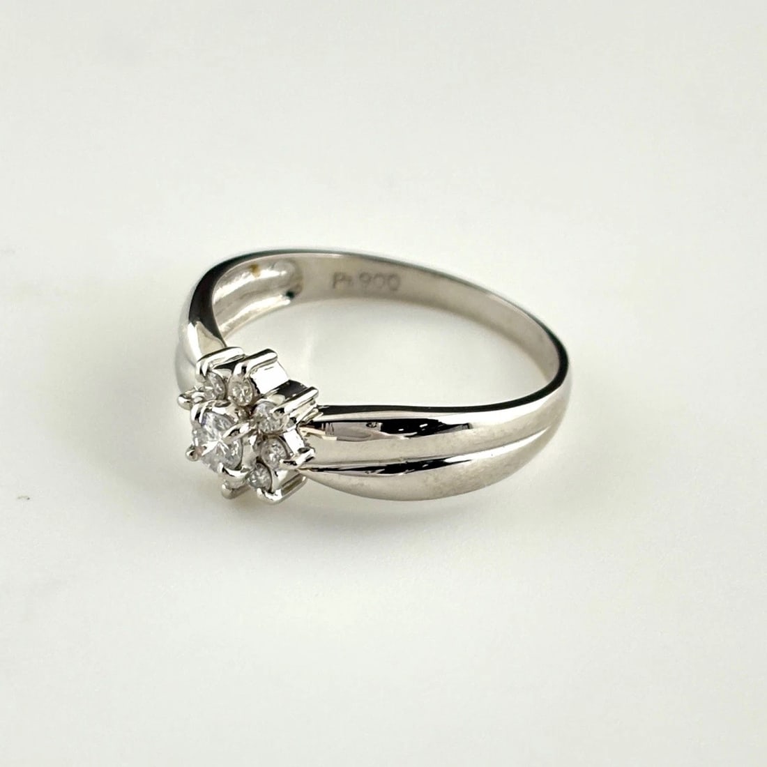 MELEE DIAMOND DESIGN RING PLATINUM PT900: Melee Diamond Design Ring Platinum Pt900 Brand: Unbranded Type: Ring Material: Pt900, Color: Platinum Size: US 6.5 Accessories: None Accessories Notice: When purchasing pre-owned goods, pl