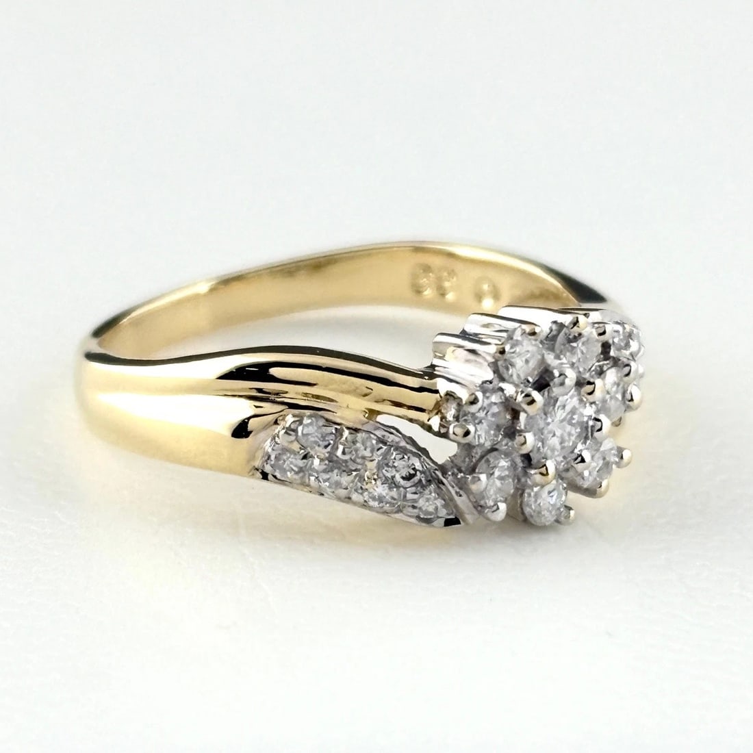 FLOWER MOTIF DESIGN RING YELLOW GOLD RING MELEE: Flower Motif Design Ring Yellow Gold Ring Melee Brand: Unbranded Type: Ring Material: 18K, Color: YellowGold Size: US 6 Accessories: None Accessories Notice: When purchasing pre-owned good