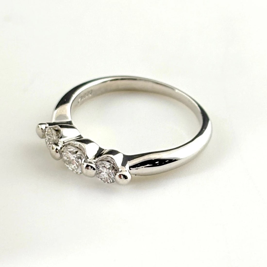 MELEE DIAMOND DESIGN RING PLATINUM PT900: Melee Diamond Design Ring Platinum Pt900 Brand: Unbranded Type: Ring Material: Pt900, Color: Platinum Size: US 2 Accessories: None Accessories Notice: When purchasing pre-owned goods, plea