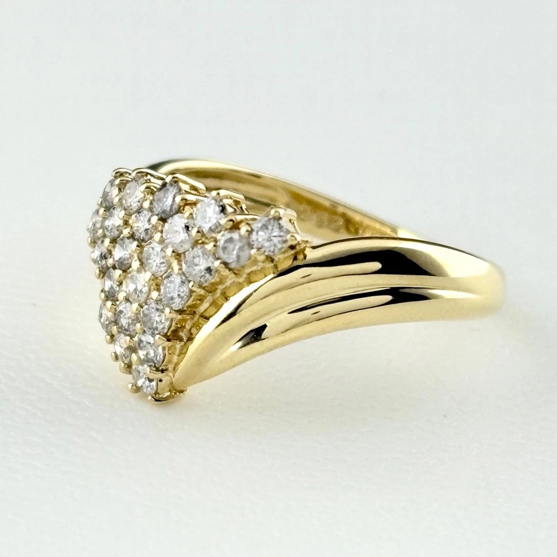 MELEE DIAMOND DESIGN RING YELLOW GOLD: Melee Diamond Design Ring Yellow Gold Brand: Unbranded Type: Ring Material: 18K, Color: YellowGold Size: US 6.5 Accessories: None Accessories Notice: When purchasing pre-owned goods, pleas