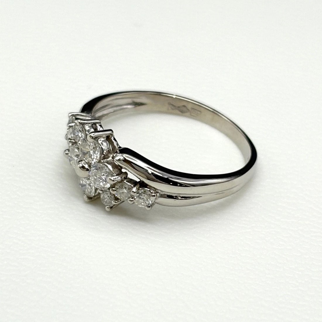 MELEE DIAMOND DESIGN RING PLATINUM PT1000 DIAMOND: Melee Diamond Design Ring Platinum Pt1000 Diamond Brand: Unbranded Type: Ring Material: Pt1000, Color: Platinum Size: US 6 to 6.5 Accessories: None Accessories Notice: When purchasing pre-
