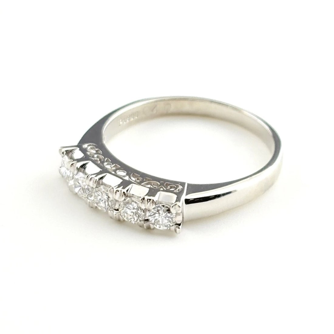 MELEE DIAMOND DESIGN RING PLATINUM PT900: Melee Diamond Design Ring Platinum Pt900 Brand: Unbranded Type: Ring Material: Pt900, Color: Platinum Size: US 7 to 7.5 Accessories: None Accessories Notice: When purchasing pre-owned good