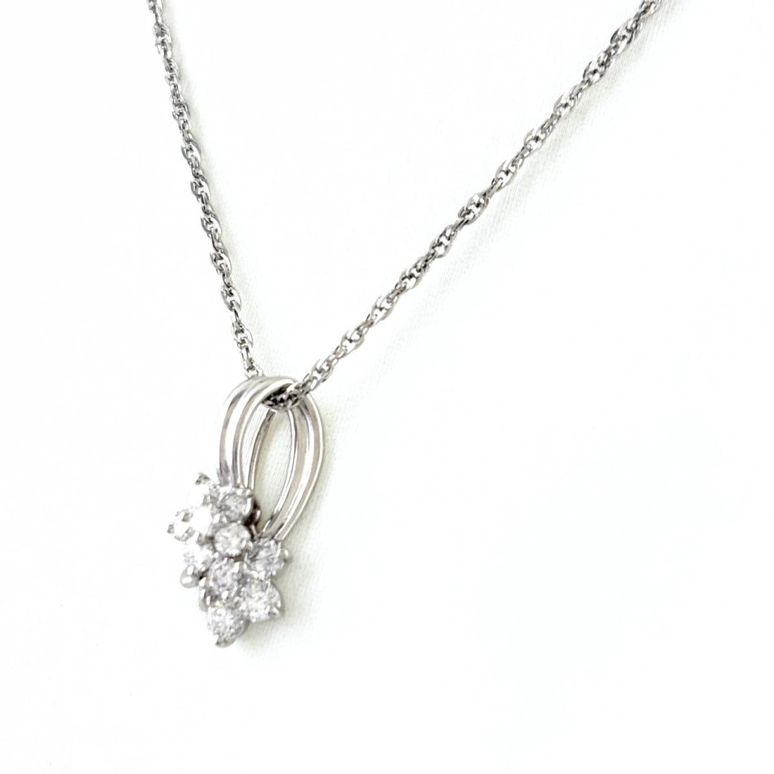 FLOWER MOTIF DESIGN NECKLACE PLATINUM PENDANT MELEE DIAMOND: Flower Motif Design Necklace Platinum Pendant Melee Diamond Brand: Unbranded Type: Necklace Material: Pt900, Color: Platinum Size: Chain / code 41cm(16.1") Total length of the pendant head including a