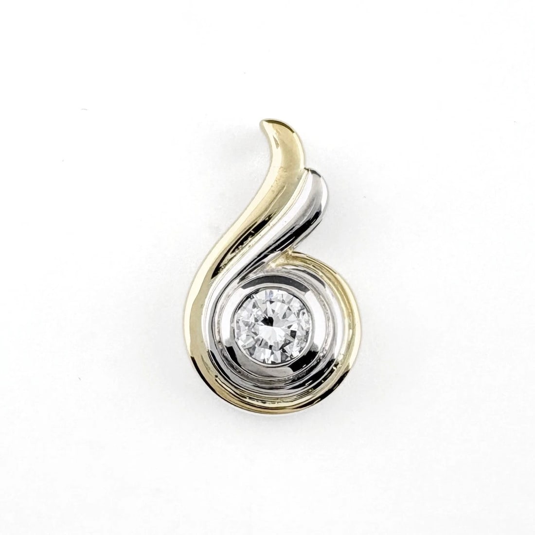 DIAMOND PENDANT HEAD PLATINUM YELLOW GOLD PENDANT HEAD: Diamond Pendant Head Platinum Yellow Gold Pendant Head Brand: Unbranded Type: Pendant Head Material: Pt900, Color: Platinum YellowGold Size: Pendant size 16.5×9.9mm(0.6") Inside diameter of the bail 