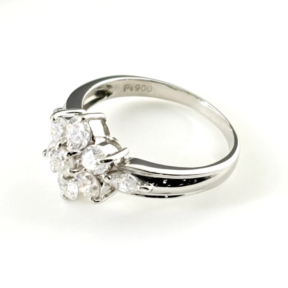 MELEE DIAMOND DESIGN RING PLATINUM PT900: Melee Diamond Design Ring Platinum Pt900 Brand: Unbranded Type: Ring Material: Pt900, Color: Platinum Size: US 5.5 to 6 Accessories: None Accessories Notice: When purchasing pre-owned good