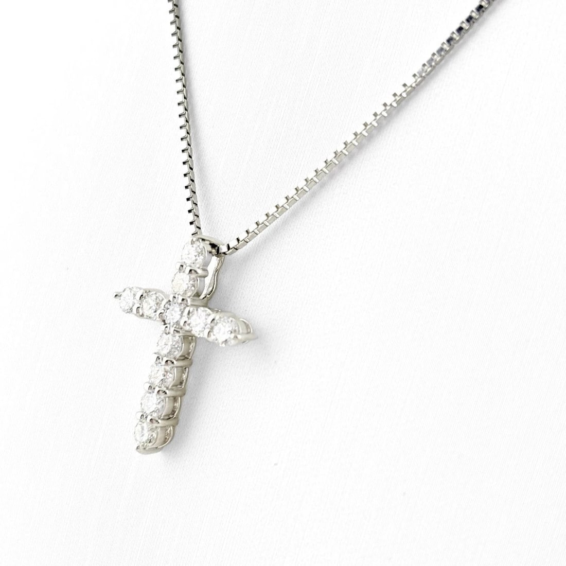 CROSS MOTIF DESIGN NECKLACE PLATINUM PENDANT MELEE: Cross Motif Design Necklace Platinum Pendant Melee Brand: Unbranded Type: Necklace Material: Pt900, Color: none Size: Chain / code 41cm(16.1") Chain width 1.0mm(0.0") Pendant size 21.7×16.0mm(0.9")
