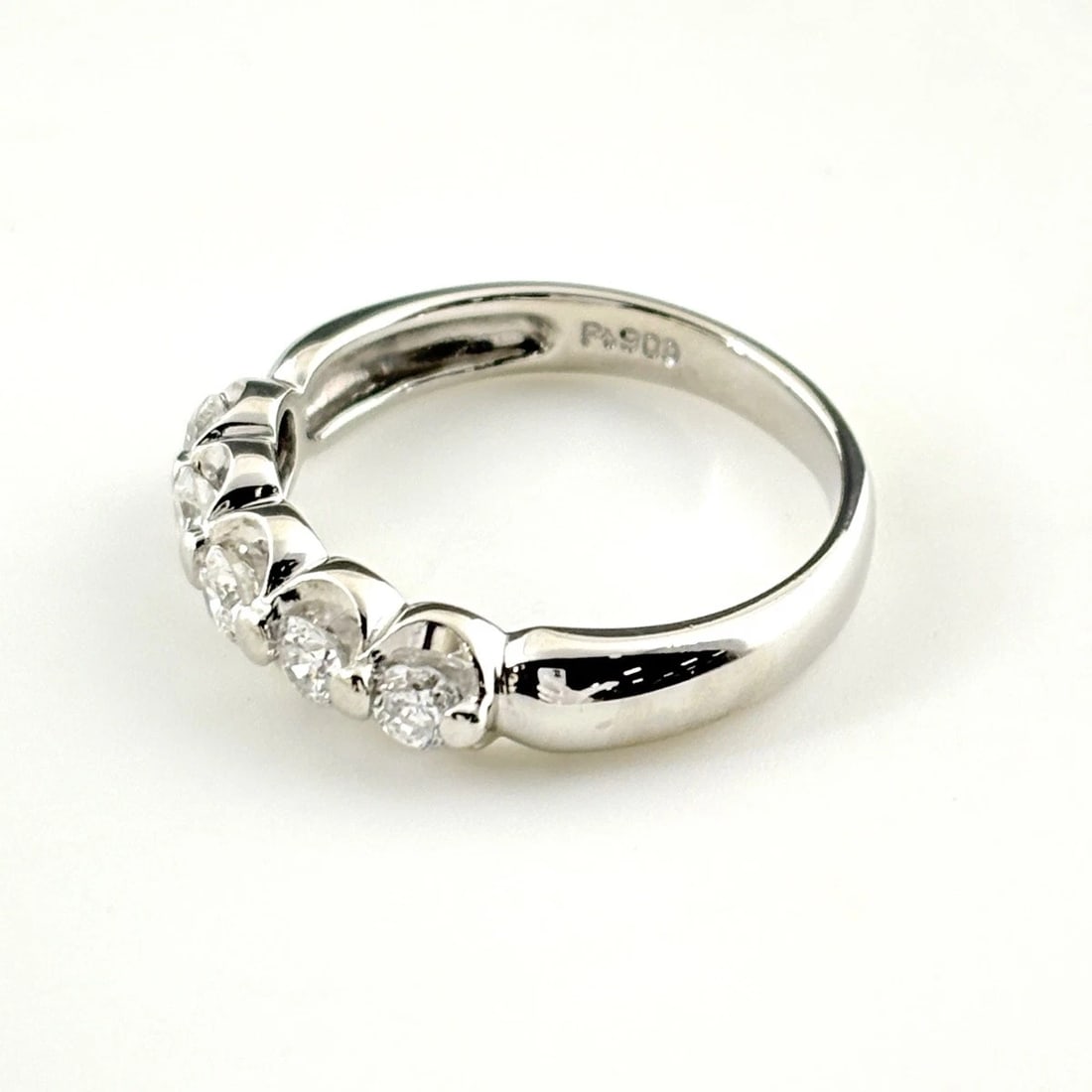 MELEE DIAMOND DESIGN RING PLATINUM PT900: Melee Diamond Design Ring Platinum Pt900 Brand: Unbranded Type: Ring Material: Pt900, Color: Platinum Size: US 6 to 6.5 Accessories: None Accessories Notice: When purchasing pre-owned good