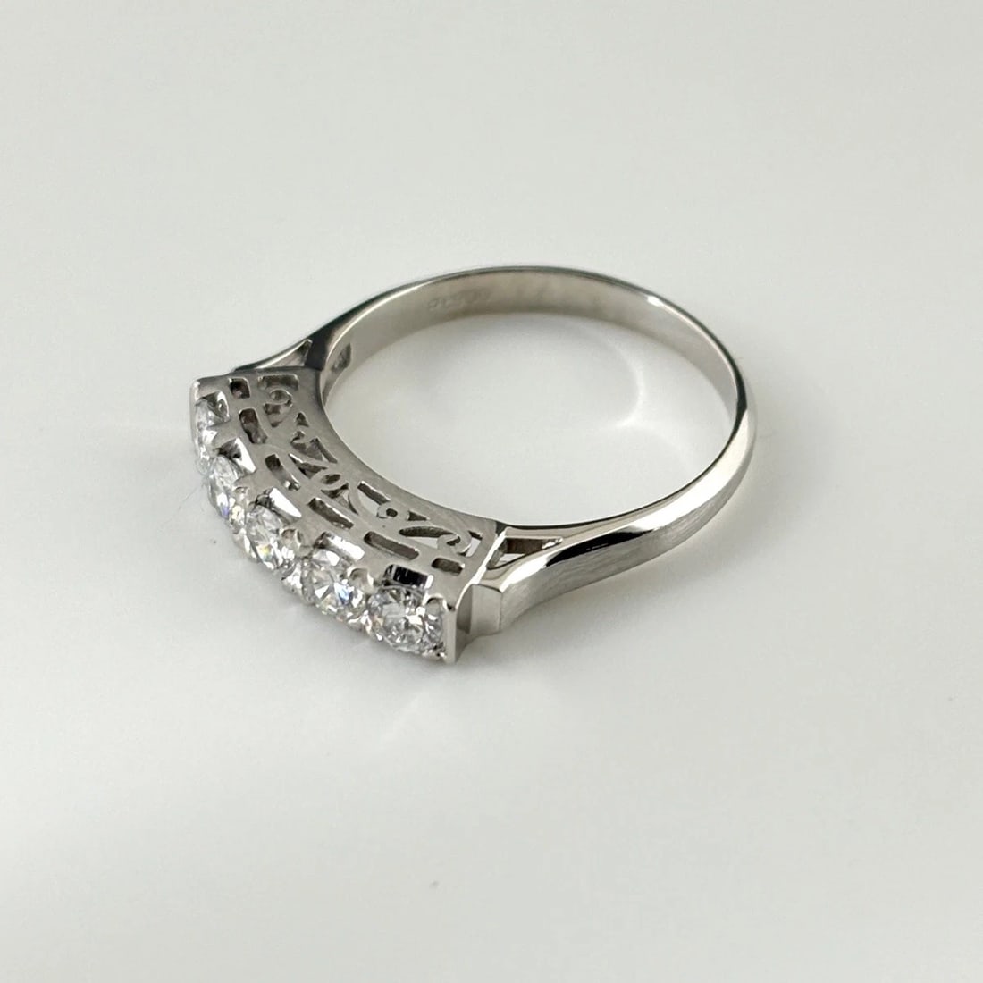MELEE DIAMOND DESIGN RING PLATINUM PT900: Melee Diamond Design Ring Platinum Pt900 Brand: Unbranded Type: Ring Material: Pt900, Color: Platinum Size: US 6.5 to 7 Accessories: None Accessories Notice: When purchasing pre-owned good