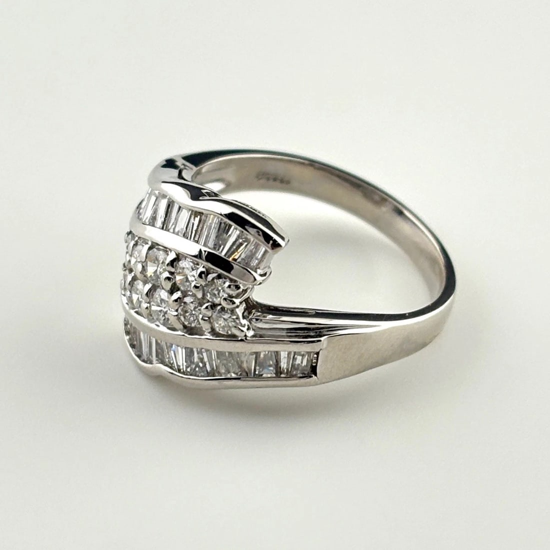 MELEE DIAMOND DESIGN RING PLATINUM PT900: Melee Diamond Design Ring Platinum Pt900 Brand: Unbranded Type: Ring Material: Pt900, Color: Platinum Size: US 6 to 6.5 Accessories: None Accessories Notice: When purchasing pre-owned good