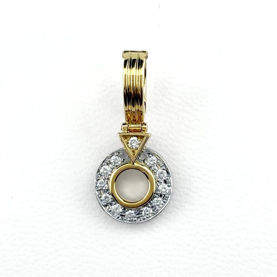 MELEE DIAMOND PENDANT HEAD YELLOW GOLD PLATINUM: Melee Diamond Pendant Head Yellow Gold Platinum Brand: Unbranded Type: Pendant Head Material: 18K, Color: YellowGold Platinum Size: Total length of the pendant head including a bail 24.0×11.0mm(0.9")