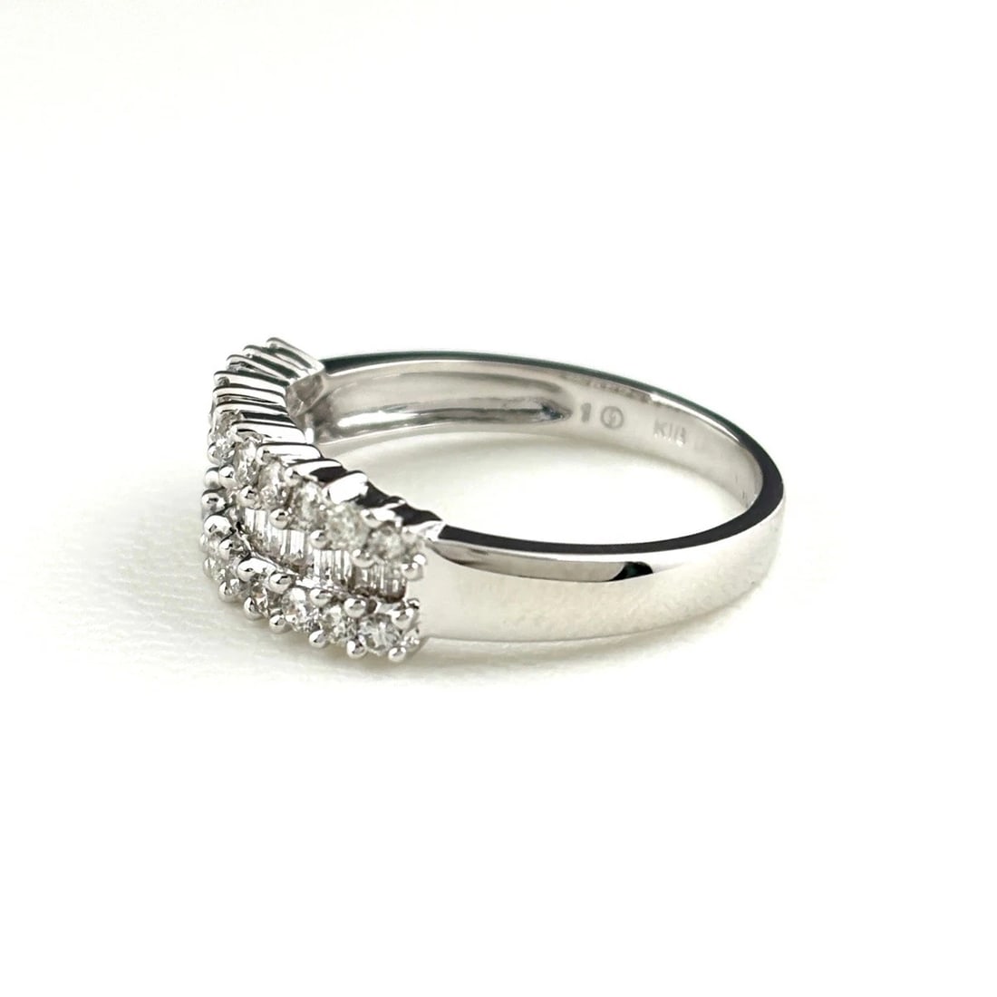 MELEE DIAMOND DESIGN RING 18K DIAMOND: Melee Diamond Design Ring 18K Diamond Brand: Unbranded Type: Ring Material: 18K, Color: None Size: US 6.5 Accessories: None Accessories Notice: When purchasing pre-owned goods, please refer to the