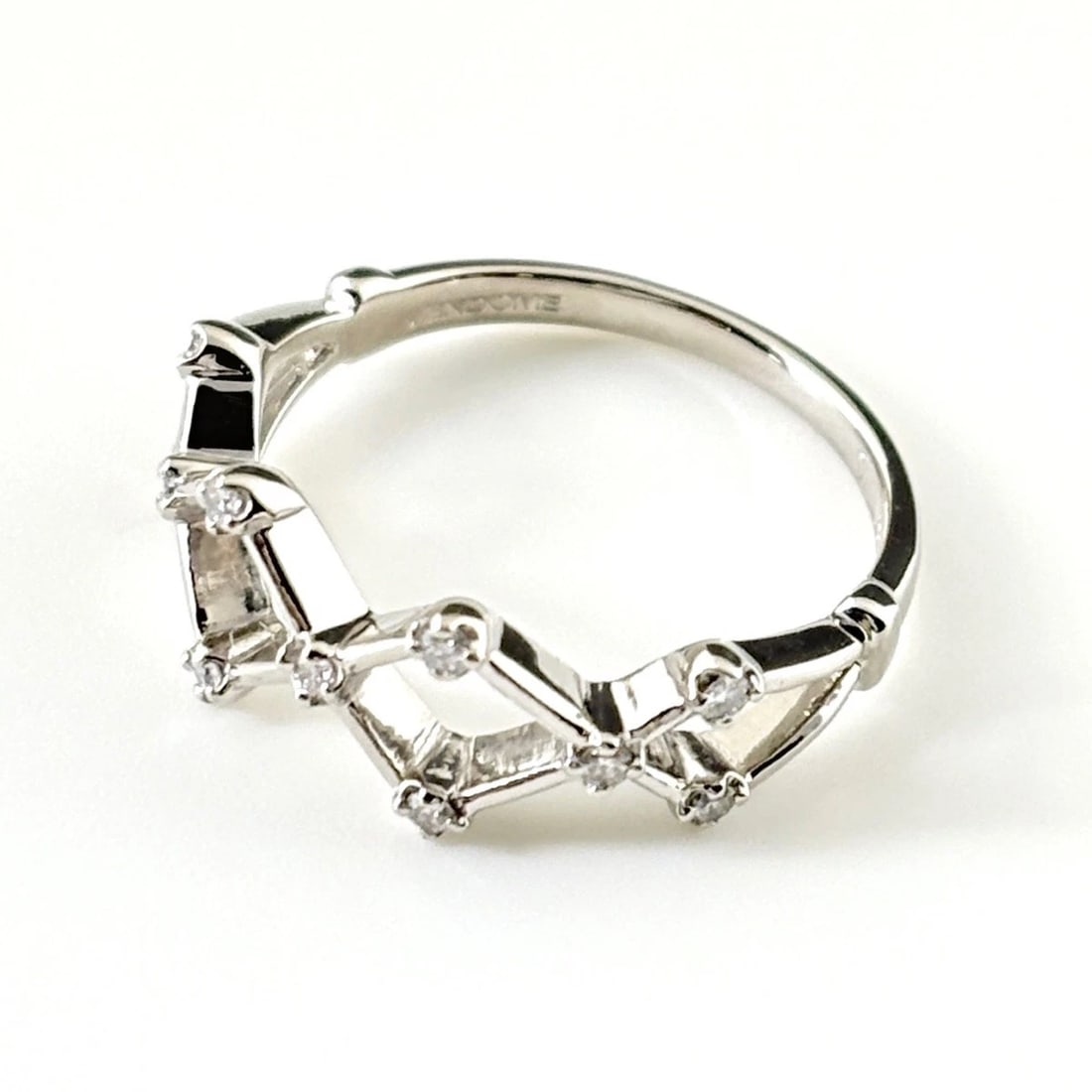 VENDOME AOYAMA MELEE DIAMOND DESIGN RING PLATINUM: Vendome Aoyama Melee Diamond Design Ring Platinum Brand: VENDOME AOYAMA Type: Ring Material: Pt900, Color: Platinum Size: US 6 Accessories: None Accessories Notice: When purchasing pre-owned goods,