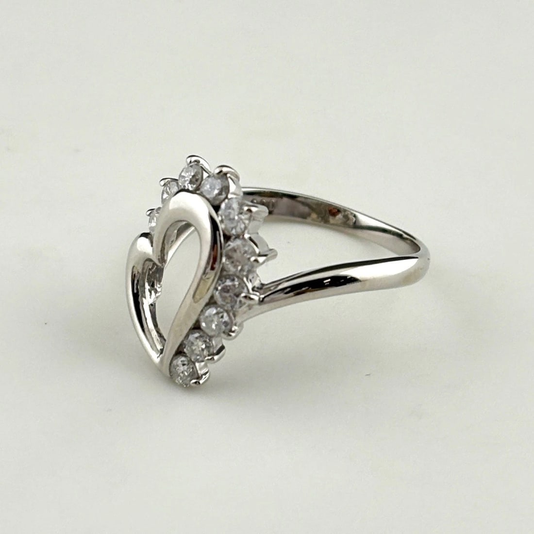HEART MOTIF DESIGN RING PLATINUM MELEE DIAMOND PT900 (1 of 2)