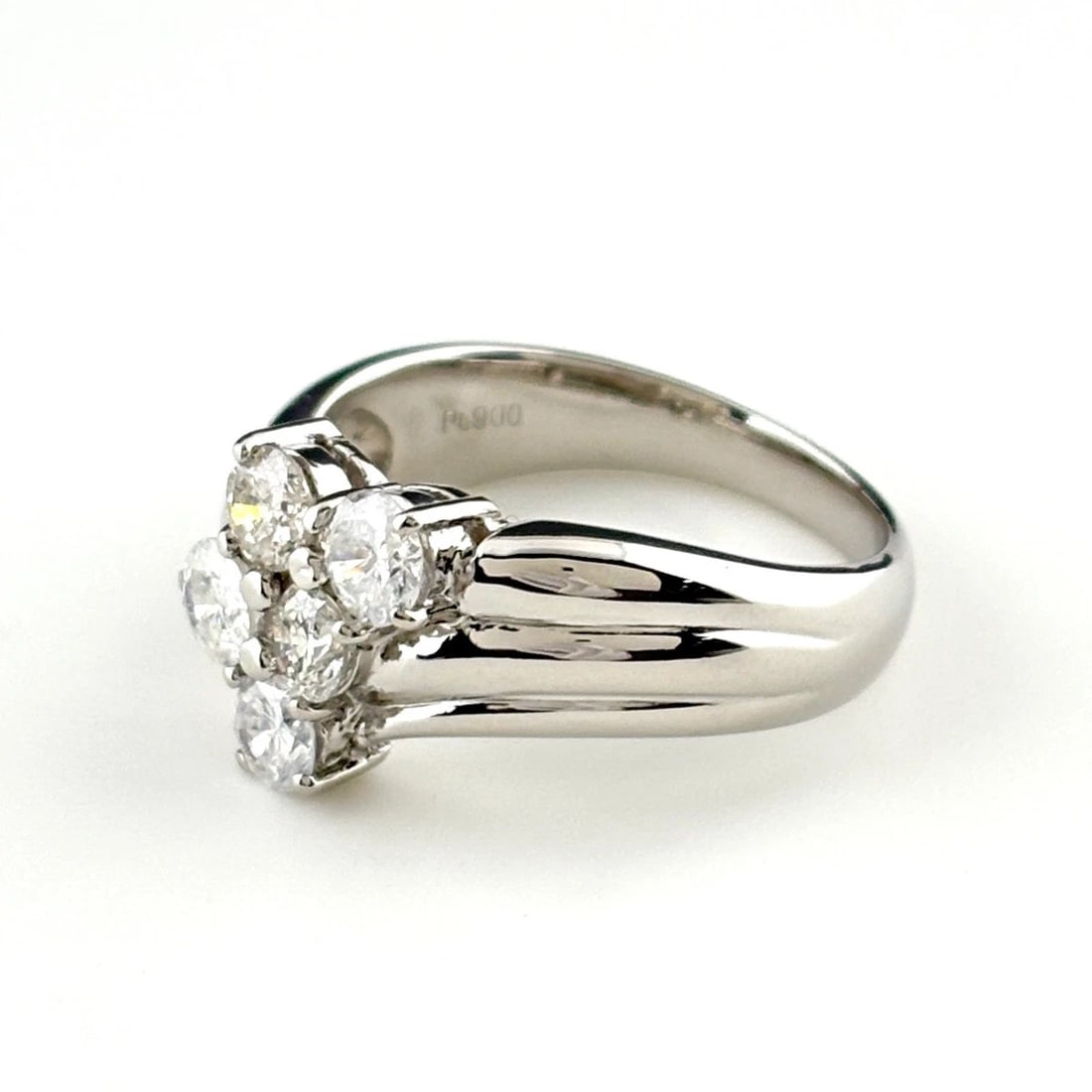 MELEE DIAMOND DESIGN RING PLATINUM PT900: Melee Diamond Design Ring Platinum Pt900 Brand: Unbranded Type: Ring Material: Pt900, Color: Platinum Size: US 7 to 7.5 Accessories: None Accessories Notice: When purchasing pre-owned good