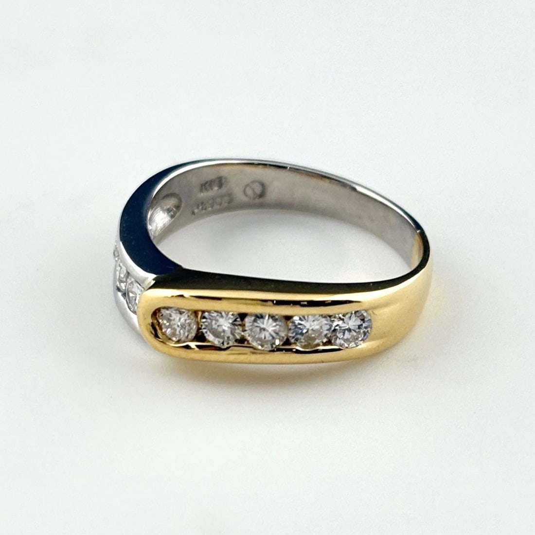 MELEE DIAMOND DESIGN RING PLATINUM: Melee Diamond Design Ring Platinum Brand: Unbranded Type: Ring Material: Pt900, Color: Platinum YellowGold Size: US 6.5 Accessories: None Accessories Notice: When purchasing pre-owned good