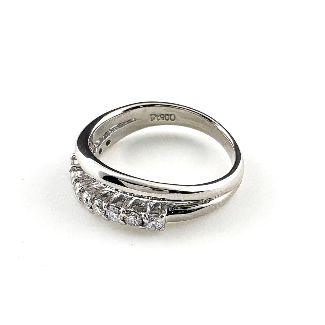 MELEE DIAMOND DESIGN RING PLATINUM: Melee Diamond Design Ring Platinum Brand: Unbranded Type: Ring Material: Pt900, Color: Platinum Size: US 3 Accessories: None Accessories Notice: When purchasing pre-owned goods, please refer to the