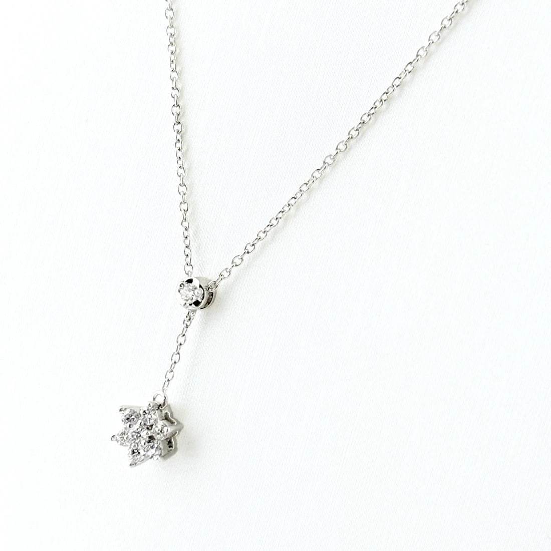MELEE DIAMOND DESIGN NECKLACE WG WHITEGOLD PENDANT NECKLACE: Melee Diamond Design Necklace Wg Whitegold Pendant Necklace Brand: Unbranded Type: Necklace Material: 18K, Color: WhiteGold Size: Chain / code 45cm(17.7") Pendant size 20.0×6.3mm(0.8") Accessories: