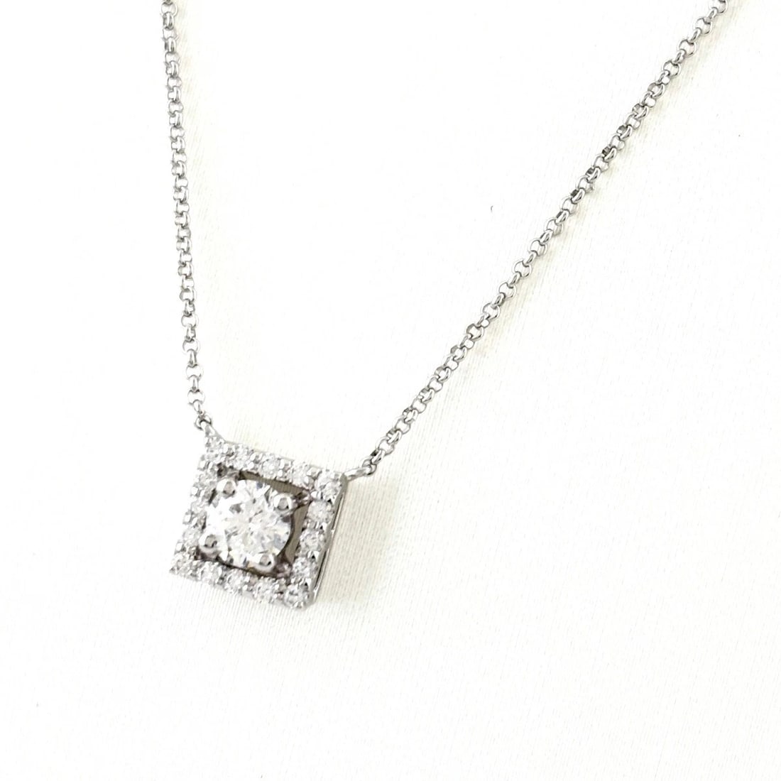 DIAMOND DESIGN NECKLACE PLATINUM PENDANT MELEE DIAMOND NECKLACE: Diamond Design Necklace Platinum Pendant Melee Diamond Necklace Brand: Unbranded Type: Necklace Material: Pt900, Color: Platinum Size: Chain / code 46cm(18.1") Pendant size 7.6×9.0mm(0.3")
