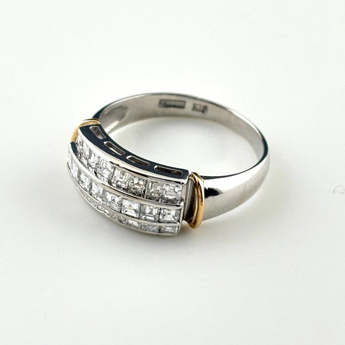 MELEE DIAMOND DESIGN RING PLATINUM: Melee Diamond Design Ring Platinum Brand: Unbranded Type: Ring Material: Pt900, Color: Platinum YellowGold Size: US 7 to 7.5 Accessories: None Accessories Notice: When purchasing pre-owned