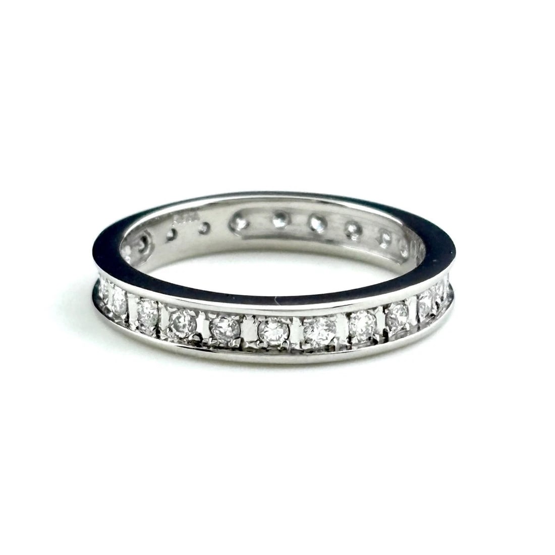 MELEE DIAMOND DESIGN RING PLATINUM PT900: Melee Diamond Design Ring Platinum Pt900 Brand: Unbranded Type: Ring Material: Pt900, Color: Platinum Size: US 6 Accessories: None Accessories Notice: When purchasing pre-owned goods, plea