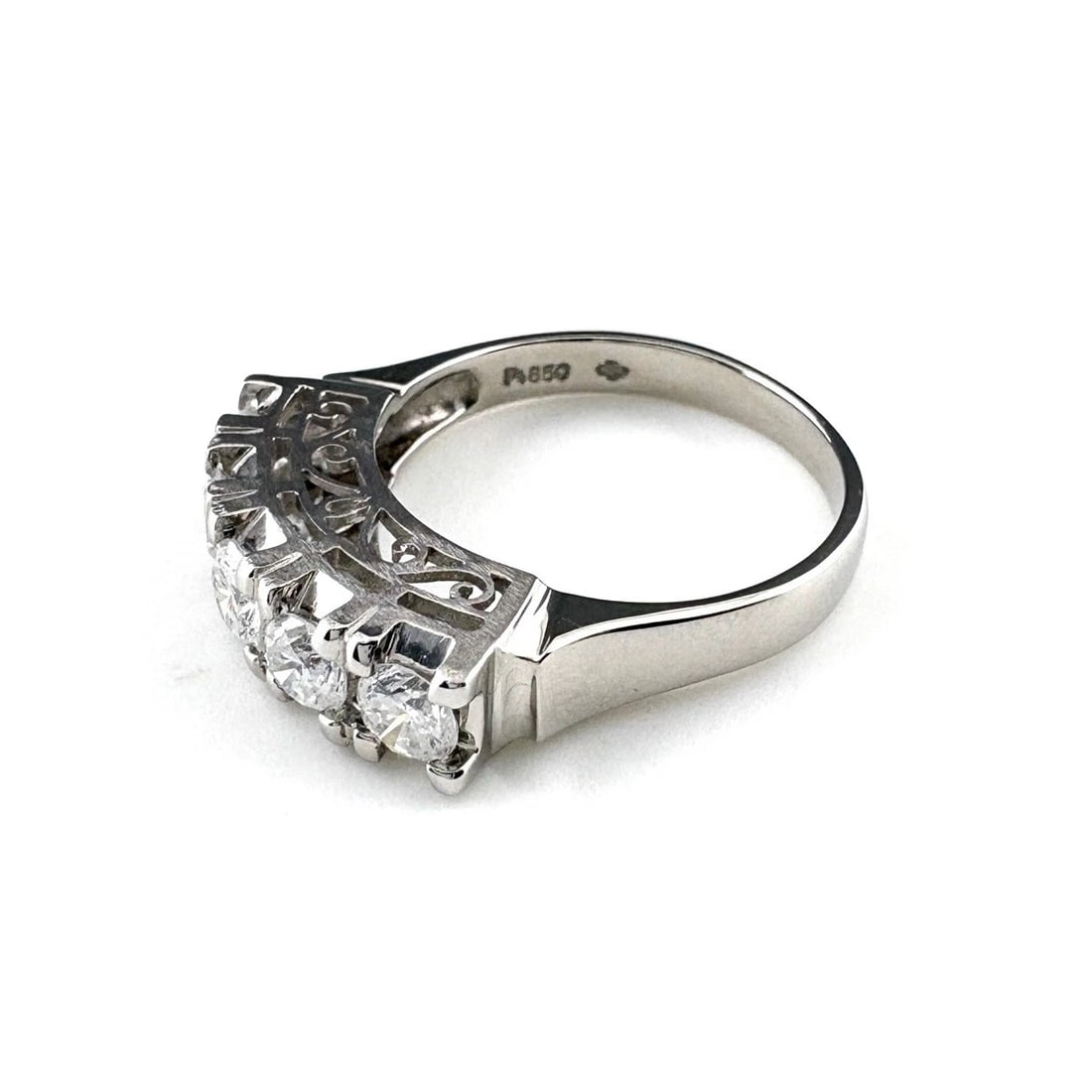 MELEE DIAMOND DESIGN RING PLATINUM PT850 DIAMOND: Melee Diamond Design Ring Platinum Pt850 Diamond Brand: Unbranded Type: Ring Material: Pt850, Color: Platinum Size: US 7 to 7.5 Accessories: None Accessories Notice: When purchasing pre-ow