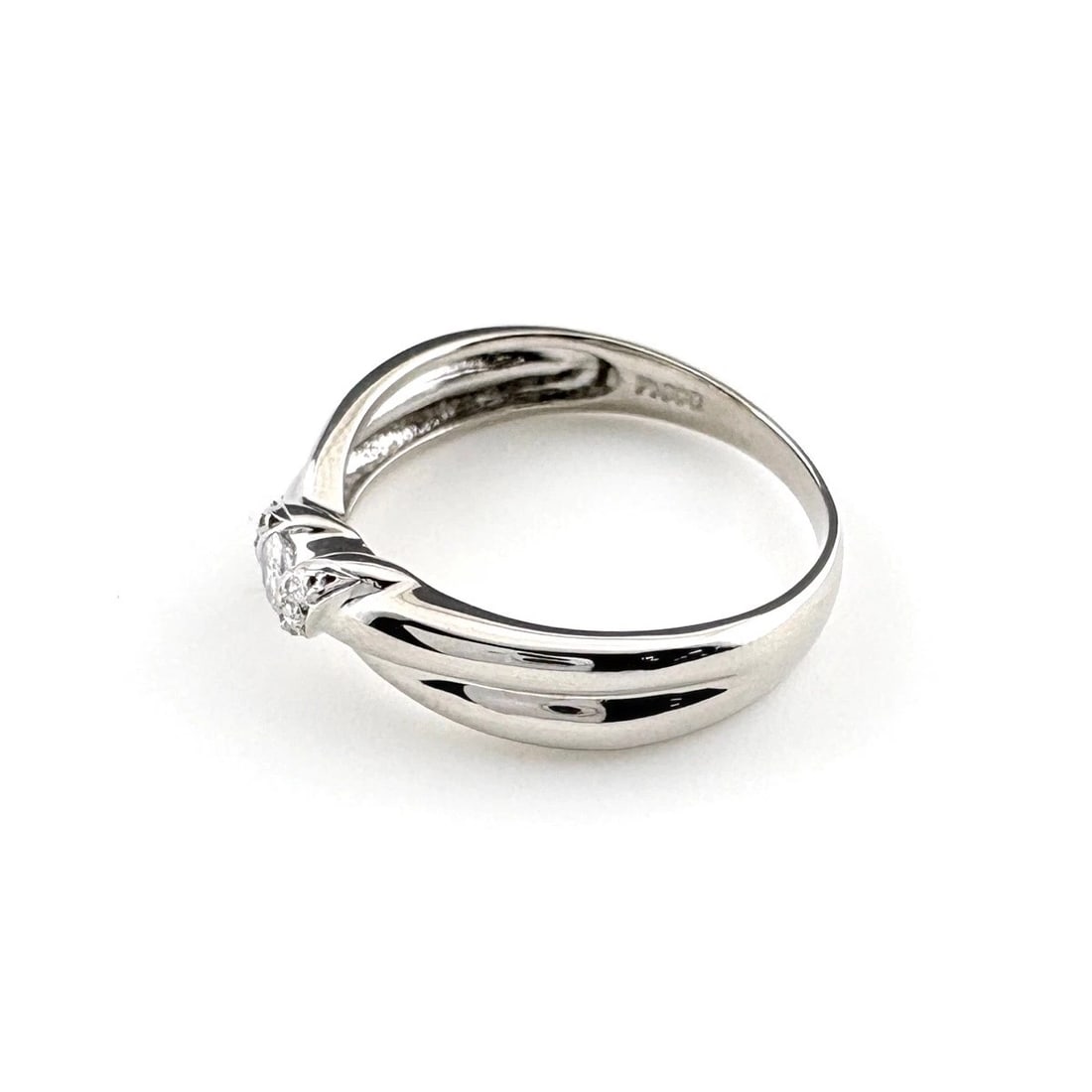 MELEE DIAMOND DESIGN RING PLATINUM PT900: Melee Diamond Design Ring Platinum Pt900 Brand: Unbranded Type: Ring Material: Pt900, Color: Platinum Size: US 6.5 Accessories: None Accessories Notice: When purchasing pre-owned goods, pl