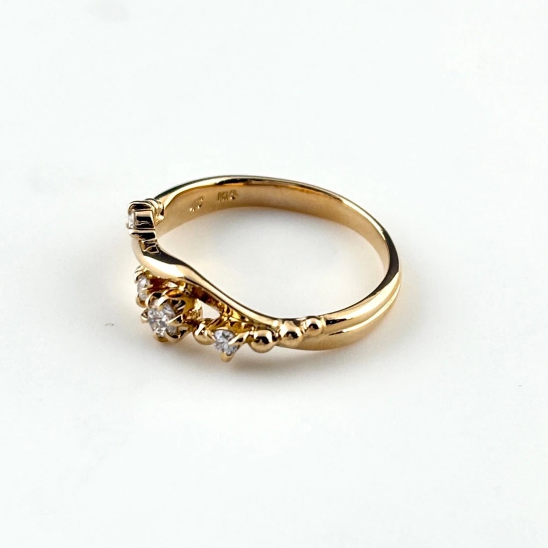 MELEE DIAMOND DESIGN RING YELLOW GOLD 18K DIAMOND: Melee Diamond Design Ring Yellow Gold 18K Diamond Brand: 4? Type: Ring Material: 18K, Color: YellowGold Size: US 5.5 Accessories: None Accessories Notice: When purchasing pre-owned goods,