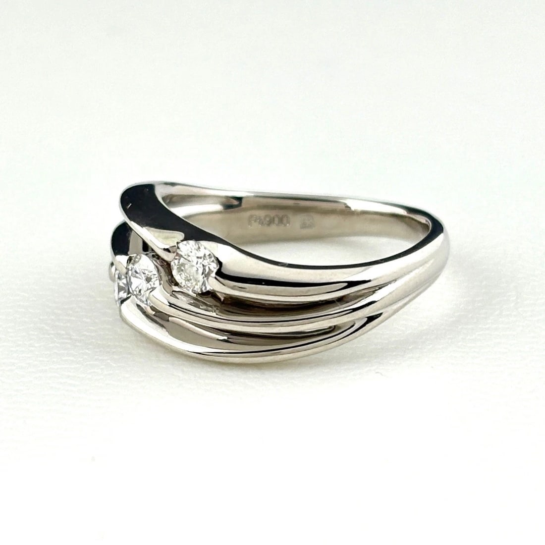 MELEE DIAMOND DESIGN RING PLATINUM PT900: Melee Diamond Design Ring Platinum Pt900 Brand: Unbranded Type: Ring Material: Pt900, Color: Platinum Size: US 5 Accessories: None Accessories Notice: When purchasing pre-owned goods, plea