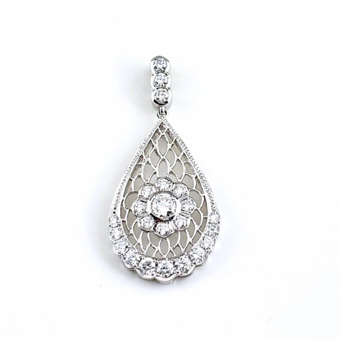 DIAMOND PENDANT HEAD PLATINUM MELEE: Diamond Pendant Head Platinum Melee Brand: Unbranded Type: Pendant Head Material: Pt900, Color: Platinum Size: Pendant size 30.8×14.3mm(1.2") Inside diameter of the bail 4.4×2.2mm(0.2") Accessorie